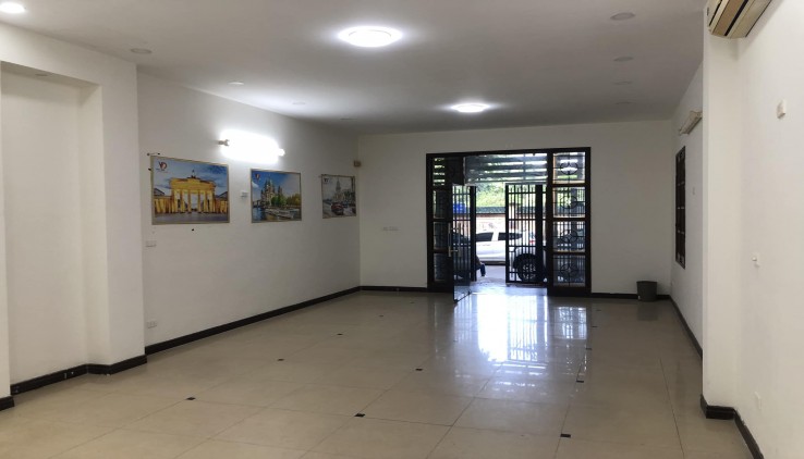 Cần cho thuê MBKD SPA, SIÊU THỊ ngõ oto Trung Hoà DT 100 m2 - 1 tầng- Mt 10m-10m - Giá 28 Triệu (CTL)